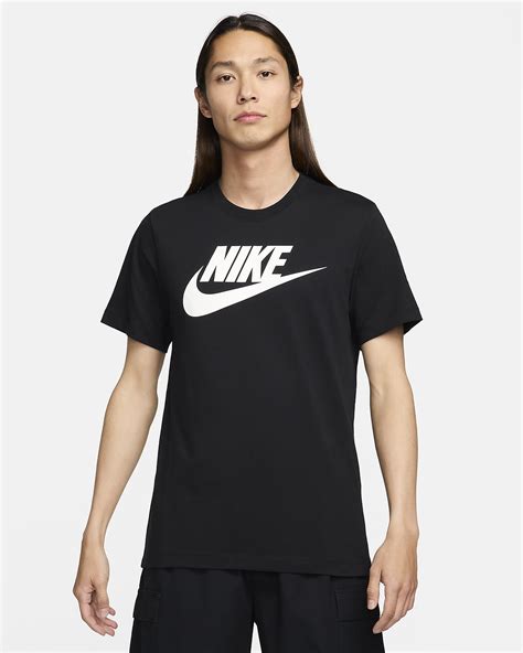 Black Nike T